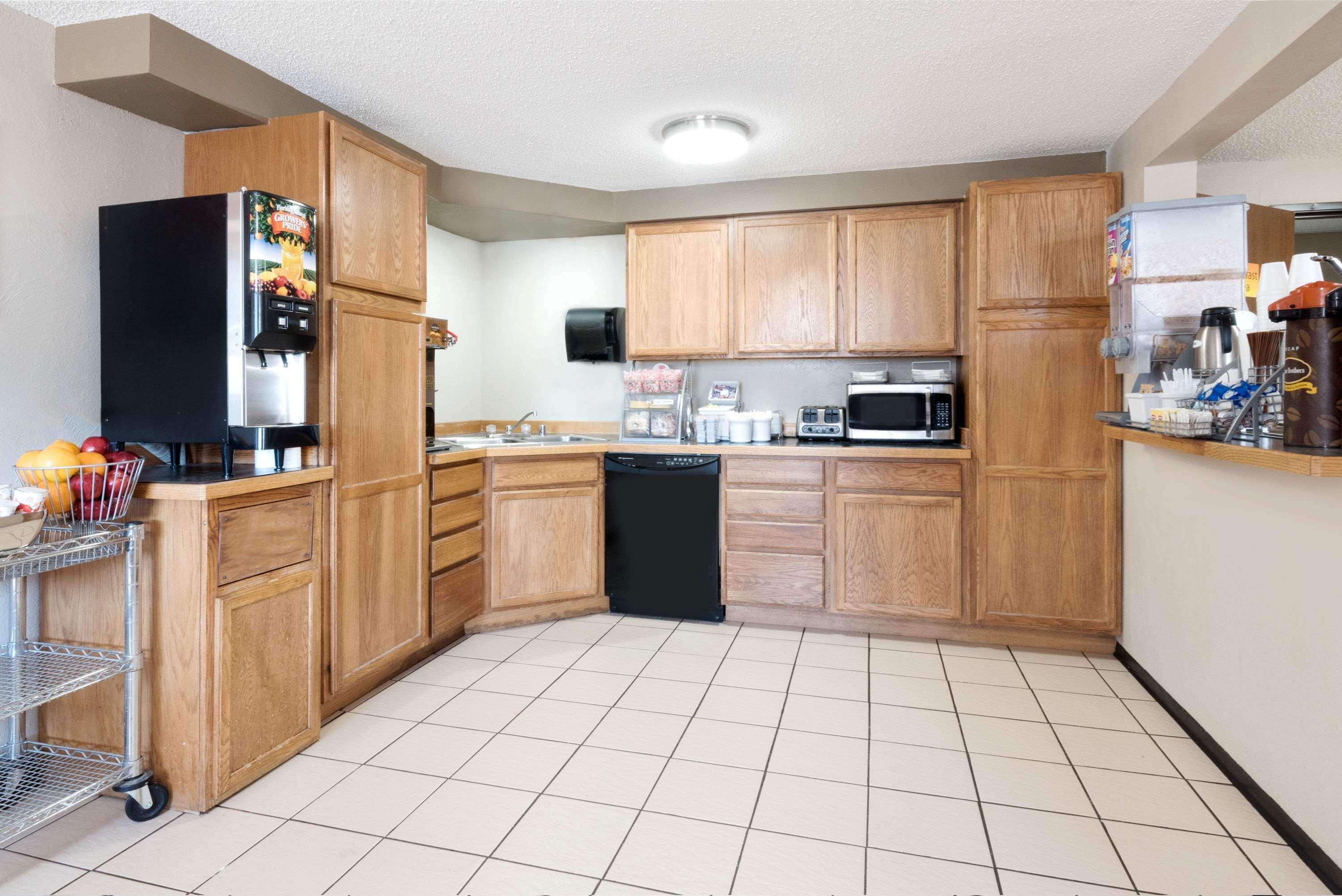 Super 8 By Wyndham Miles City Zewnętrze zdjęcie