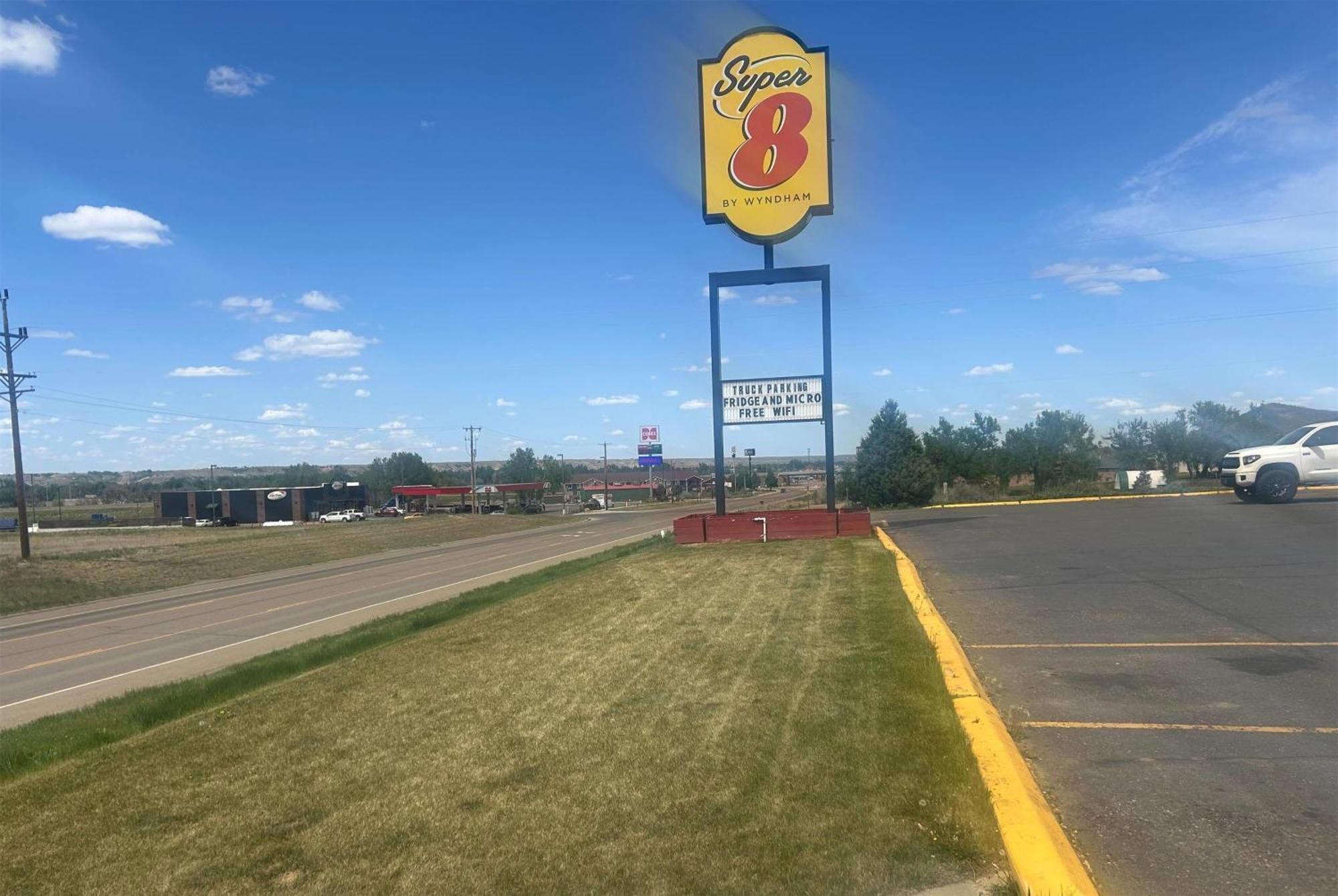 Super 8 By Wyndham Miles City Zewnętrze zdjęcie