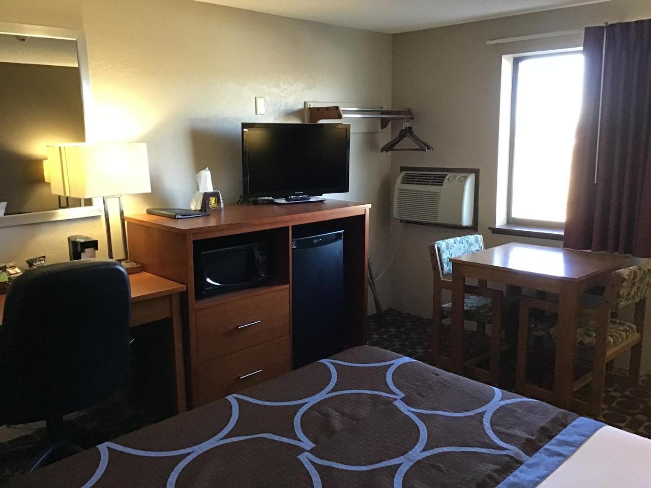 Super 8 By Wyndham Miles City Zewnętrze zdjęcie